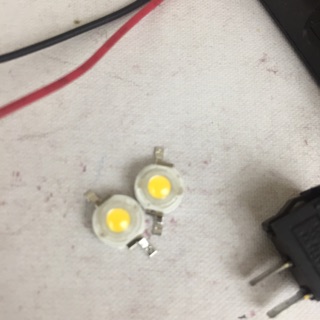 Ổ pin 3v, đèn led DIY nhà búp bê