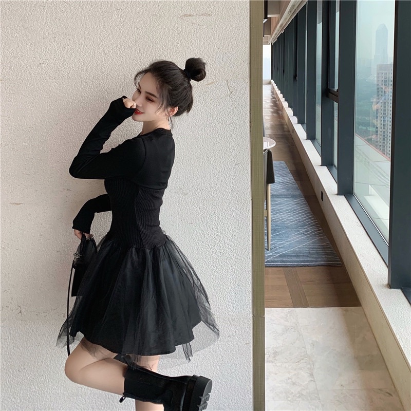 Váy liền đuôi xoè bồng bềnh tạo đường eo cong tôn dáng