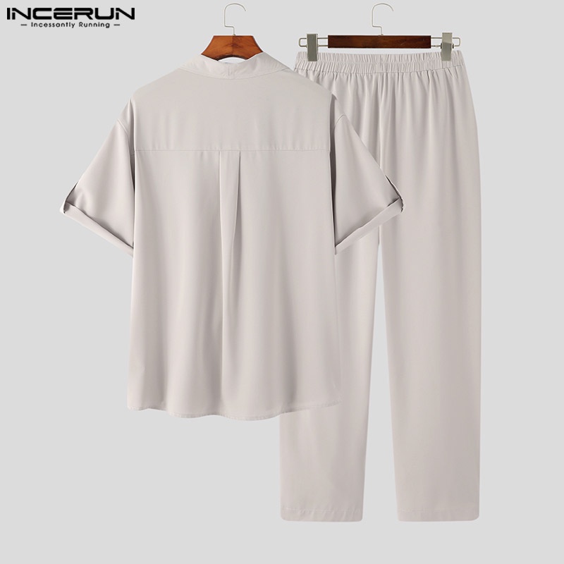 Trang phục INCERUN gồm áo thun tay ngắn và quần lưng thun phong cách nam tính