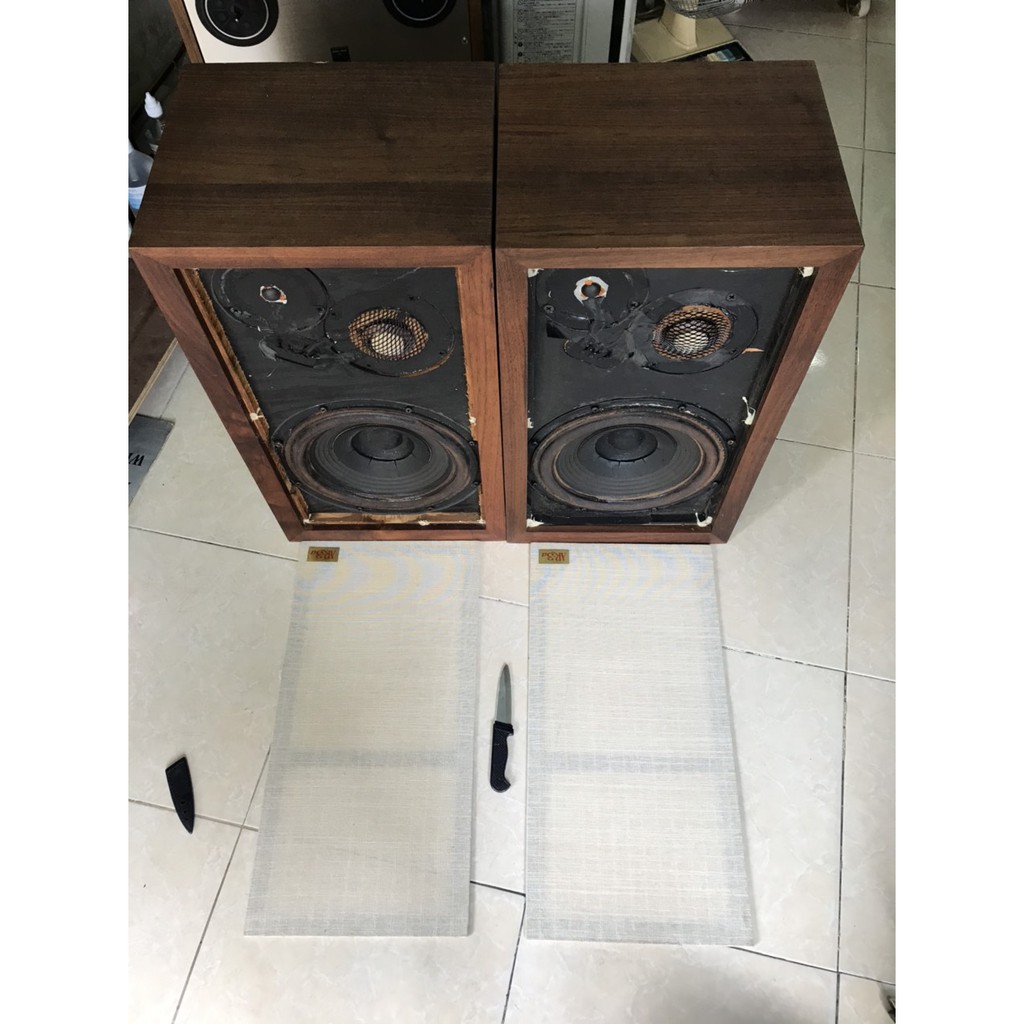 Loa Ar3a căng vải trắng