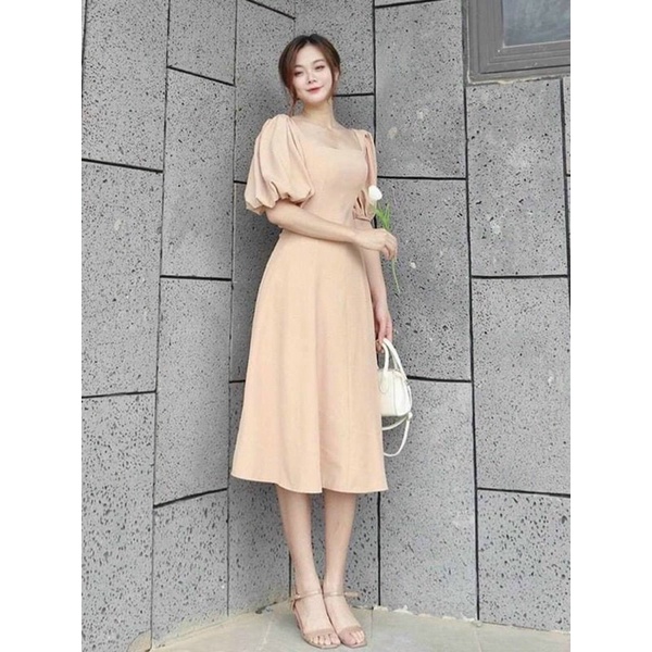 Đầm kem cổ vuông tay lỡ