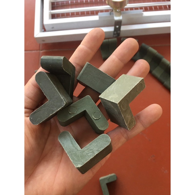 Ke Góc Nhựa chế khay Máy Ấp Trứng