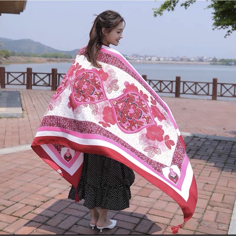Khăn choàng cổ in hoa văn màu hồng size 90x180cm