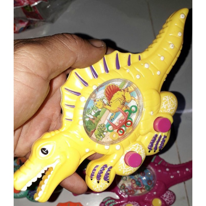 Một chiếc game bấm nước hình khủng long bằng nhựa