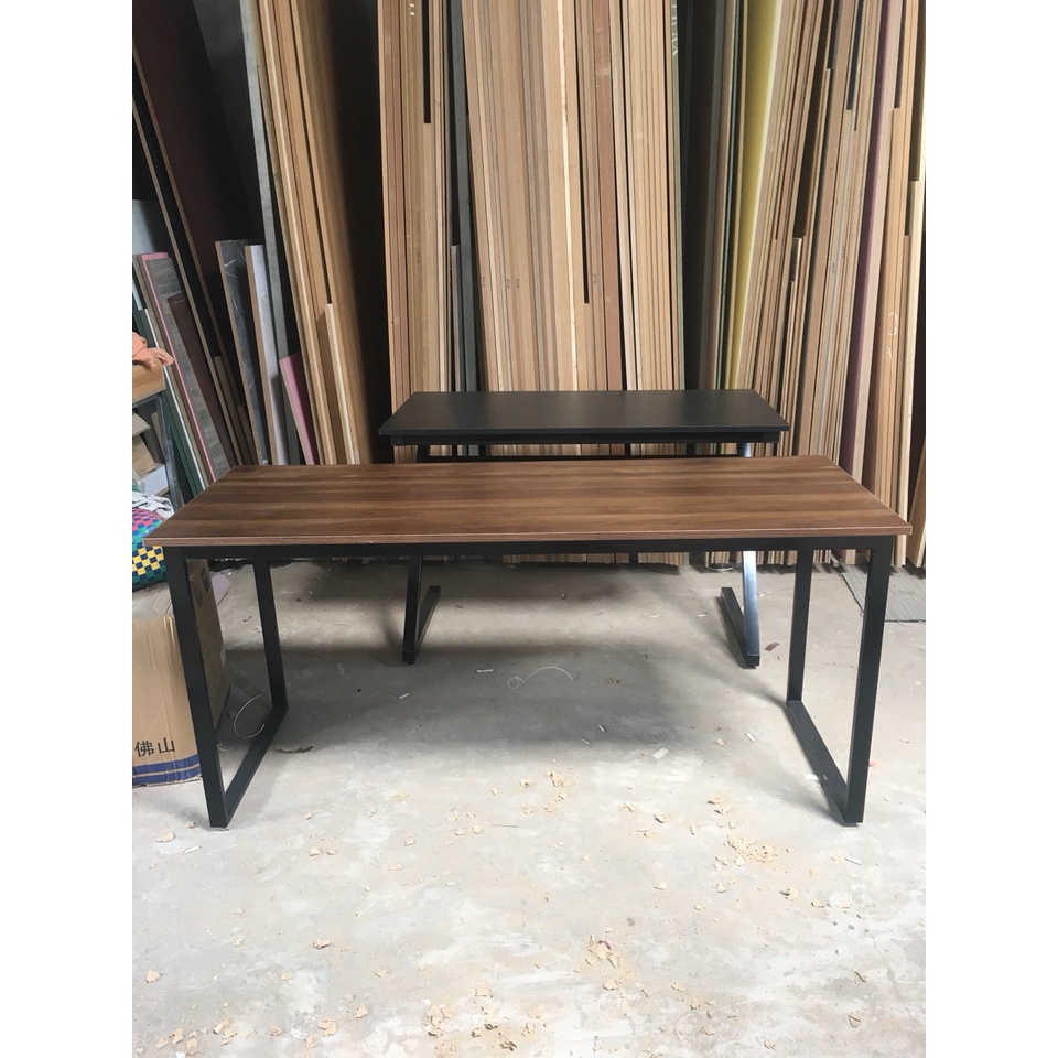 Bàn làm việc chân sắt 1m6 màu sắc tùy chọn