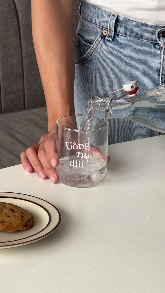 Cốc thủy tinh tròn “Uống Nước Đi” HI PIECES Ly nước 400ml Decor bàn làm việc đựng trà cafe | BigBuy360 - bigbuy360.vn