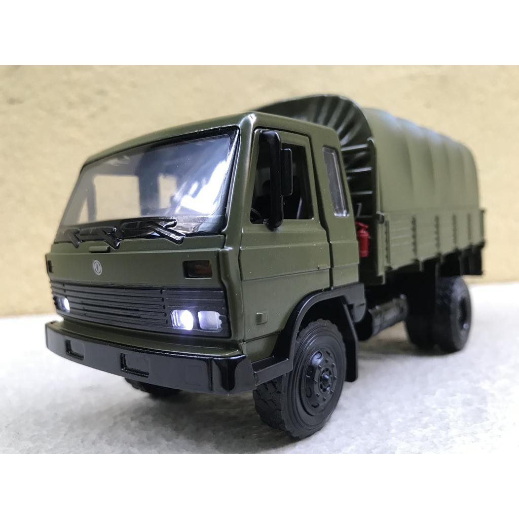 Mô hình xe tải Quân sự HoWo 4X4 1:32