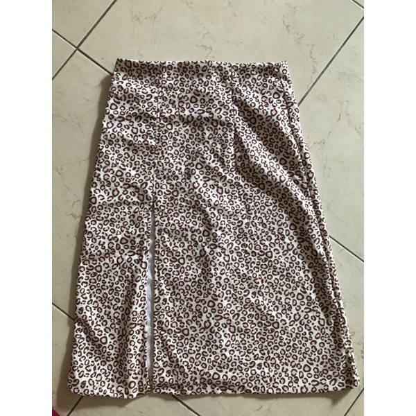 Chân váy báo hồng chẻ đùi  size L new100%