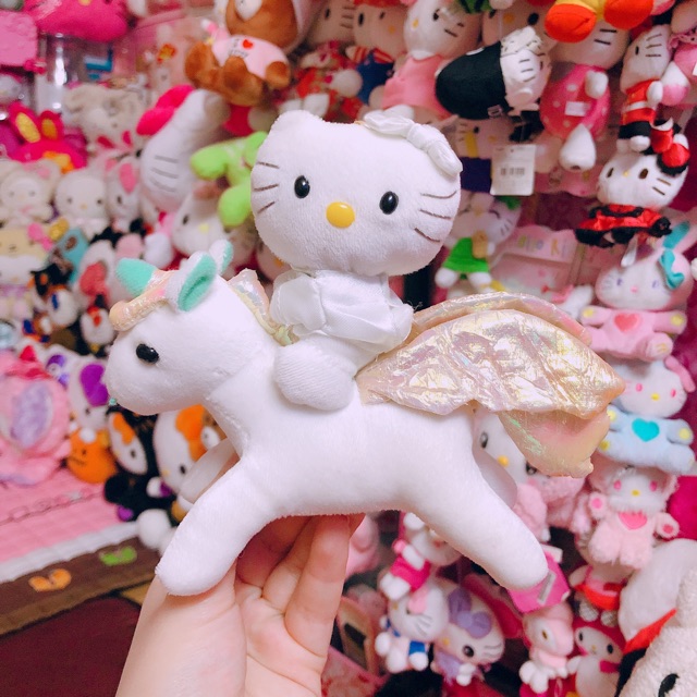 Kitty cưỡi ngựa 1 sừng