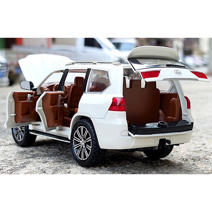 Xe Mô Hình Lexus LX570 CheZhi Tỉ Lệ 1:24 Chất Liệu Hợp Kim, Có Đèn Và Âm Thanh
