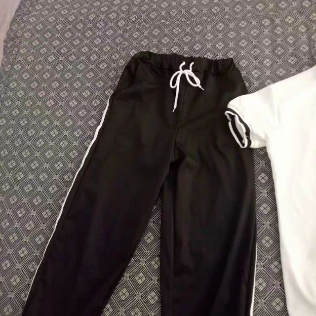 Set áo phông có cổ + quần thể thao có sẵn | BigBuy360 - bigbuy360.vn