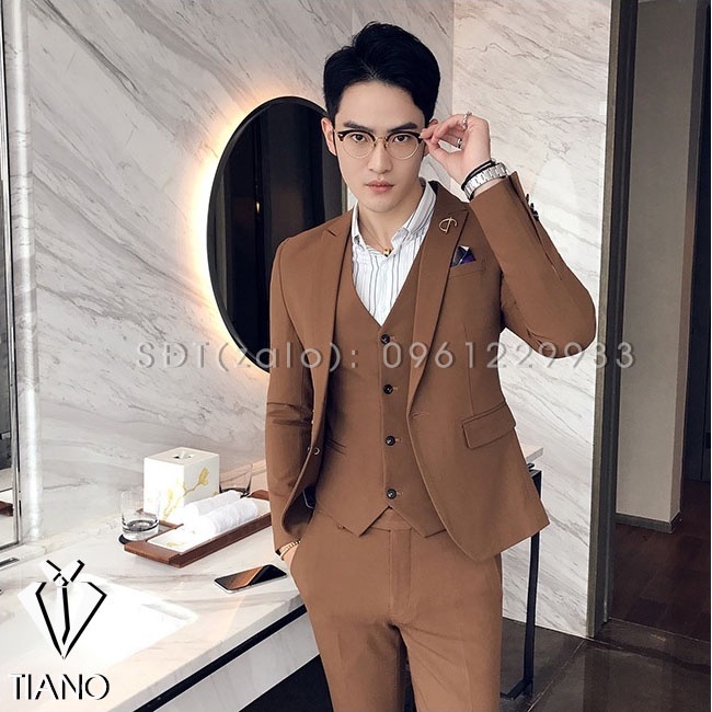 Bộ Vest nam form ôm body màu Vàng Bò 1 cúc chất vải dày mịn co giãn nhẹ, form ôm đẹp. Suit Nam Cao Cấp