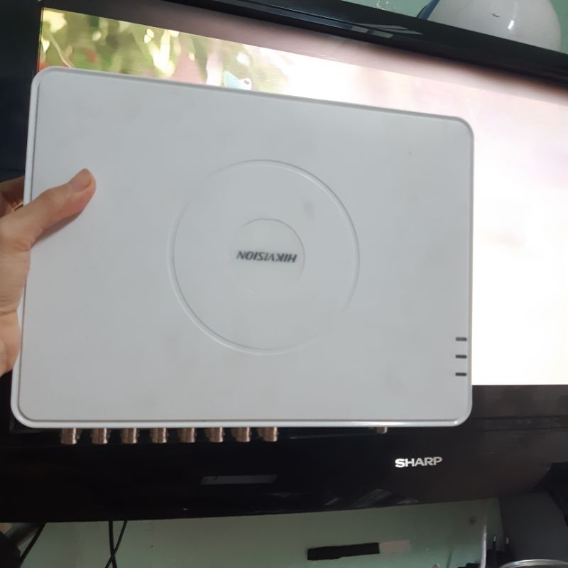 Đầu ghi hình camera Hikvision 7116HQHI-K1 cũ.