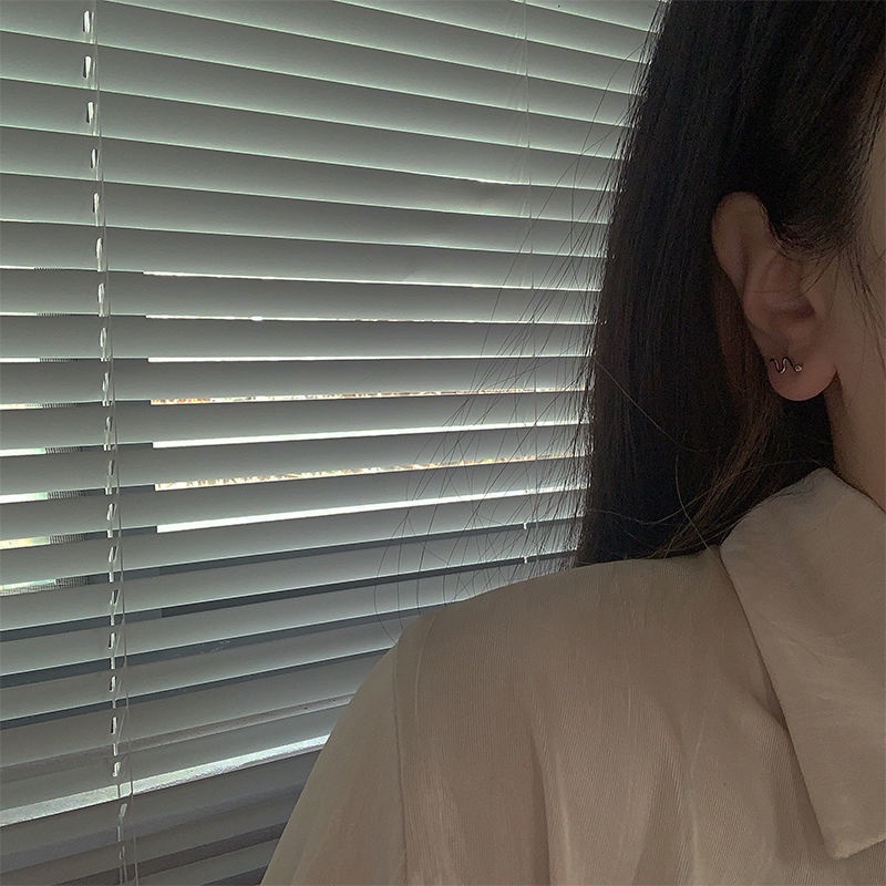 Khuyên tai hình rắn nhỏ phong cách hip hop cá tính dễ phối đồ