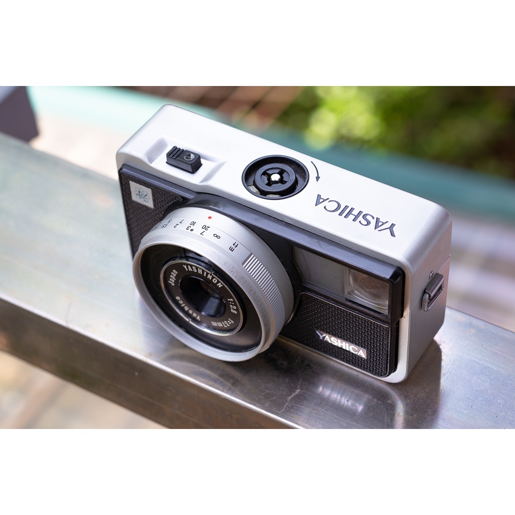 Máy ảnh film cổ cực vintage Yashica