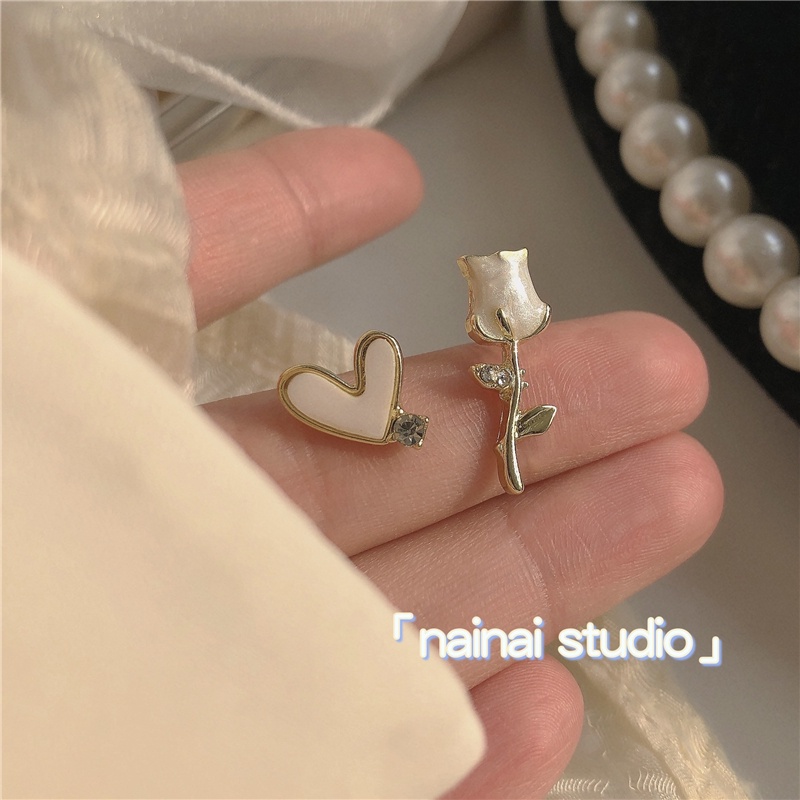 Bông Tai Hình Hoa Trắng Không Đối Xứng Phong Cách Mới 2022