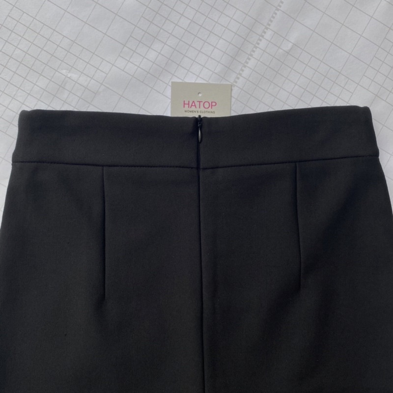 Chân váy công sở ôm HATOP dáng ngắn vải thun co giãn 4 chiều loại 1 màu đen có 1 túi bên trong CVOD023