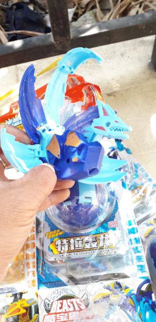 Quả trứng lắp ráp bakugan biến thành quái vật trong truyền thuyết bằng nhựa