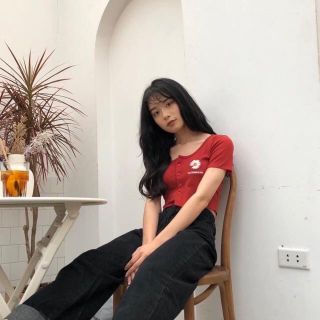 Áo croptop nút thêu bông cúc
