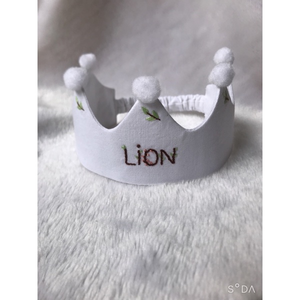 Vương miện vải linen thêu tên bé theo yêu cầu