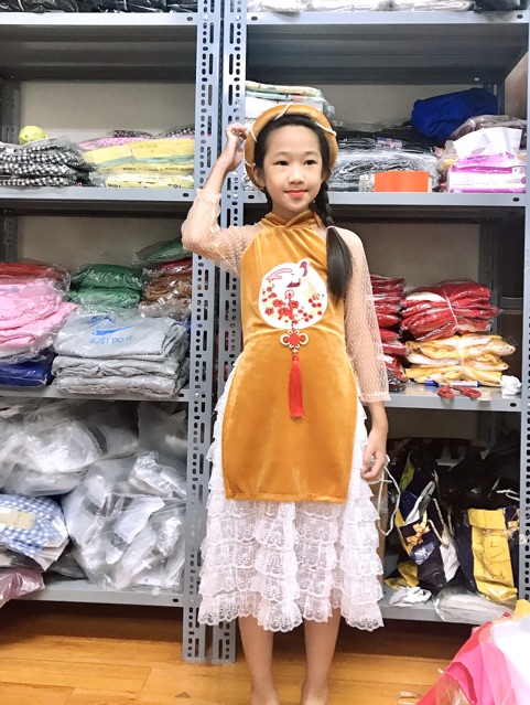 ÁO DÀI NHUNG 3 CHI TIẾT MÀU ĐỎ VÀ VÀNGRẺ VÔ ĐỊCH