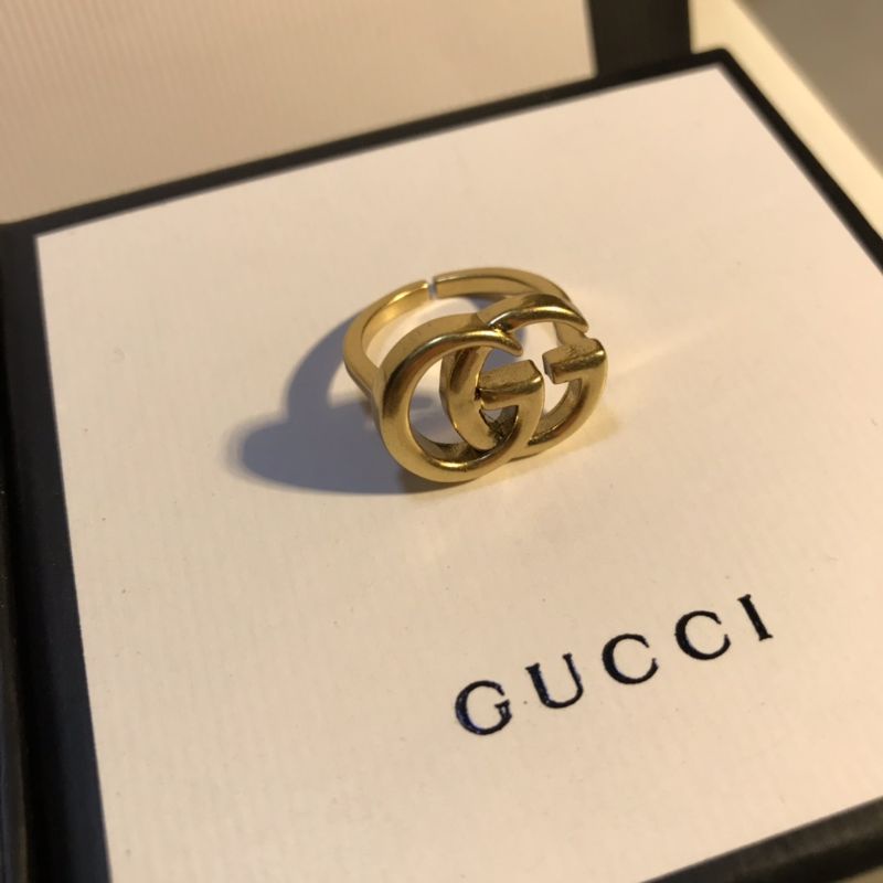 Nhẫn Gucci chữ GG bằng đồng một kích thước dành cho nữ