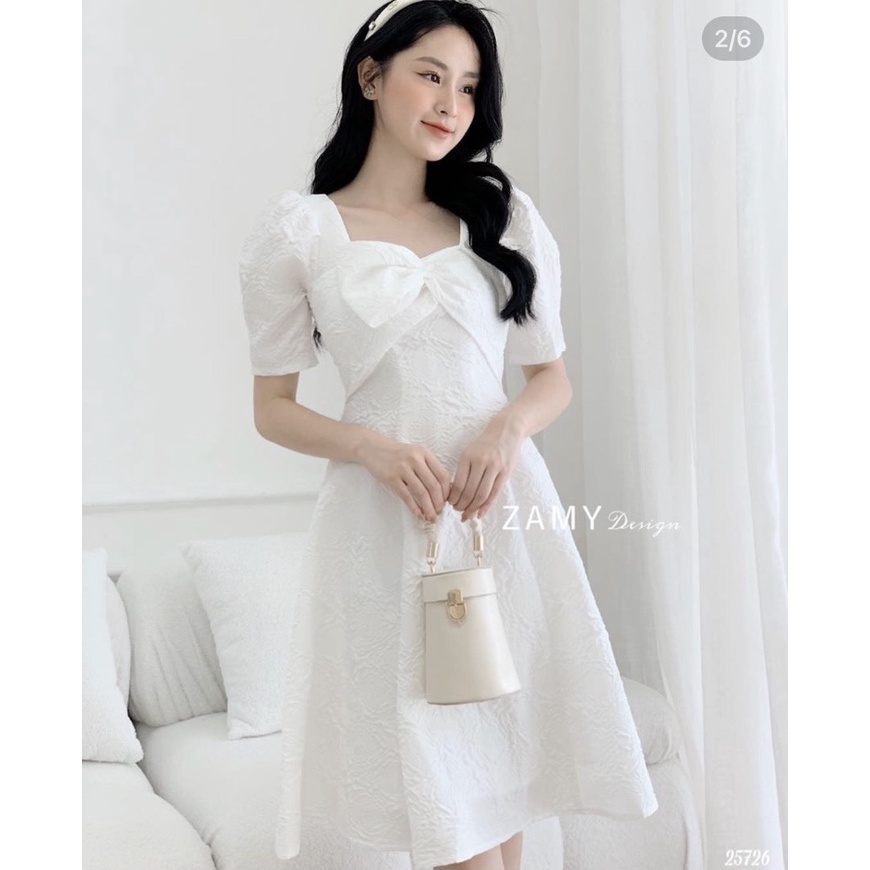 ĐẦM GẤM TRẮNG CỔ VUỐNG NHÍU NGỰC