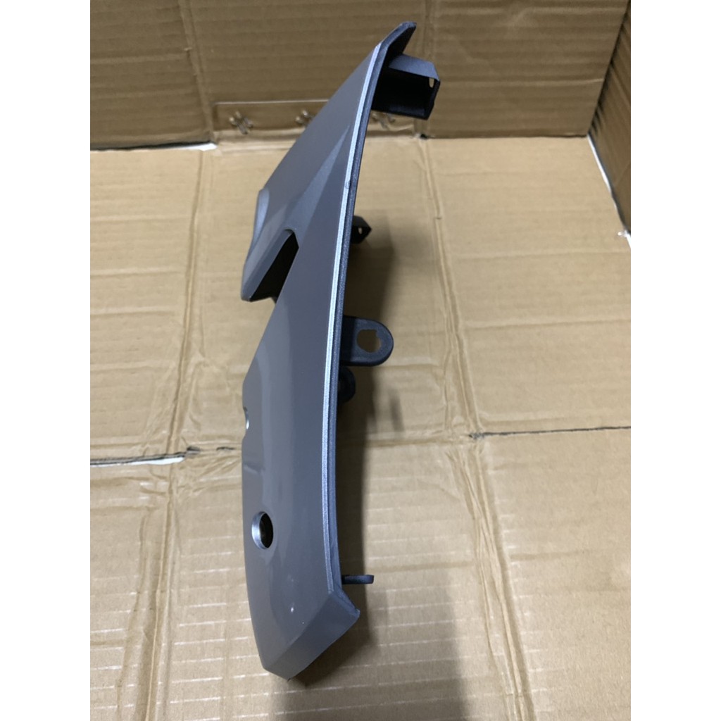 Mặt nạ 3 lổ gắn rổ xe sirius màu bạc