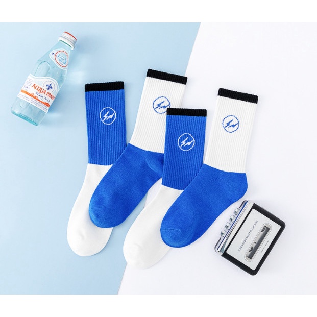 Vớ Travis Scott Nam Nữ phong cách thể thao, trẻ trung và năng động.