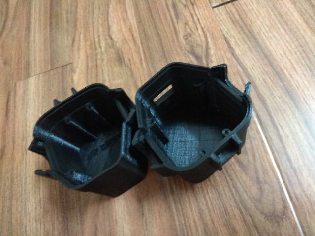 Đáy vỏ makita 12v lắp 9 cell 18650 3s3p