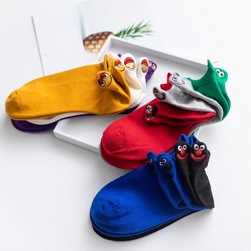 Đôi tất chân cotton thêu hình gương mặt cảm xúc dễ thương cho nữ
