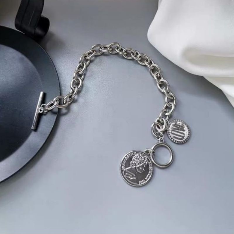 Lắc tay khóa OT Nữ Hoàng Elizabeth2 Anh Quốc Phong Cách Cổ Điển Thép Titan Không Gỉ