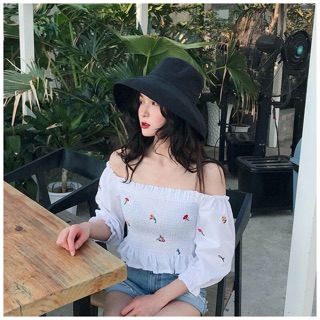 Áo trễ vai thêu hoa