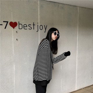 Áo sweater kẻ đen trắng