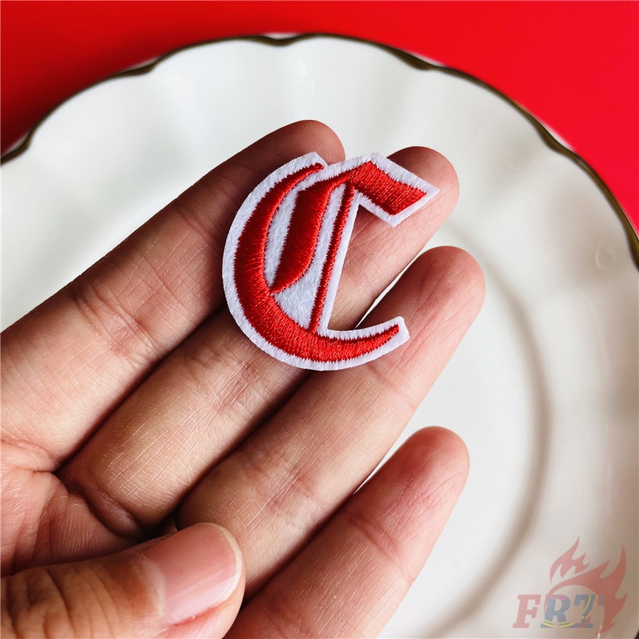 ✿ Miếng Dán Ủi Thêu Chữ Cái Tiếng Anh Mini Series Q-2 (Màu Đỏ) ✿ 1 Sticker Ủi Thêu Hình Huy Hiệu