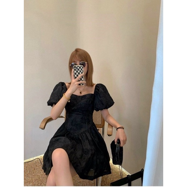 ĐẦM GẤM HOA NỔI ĐEN TRẮNG