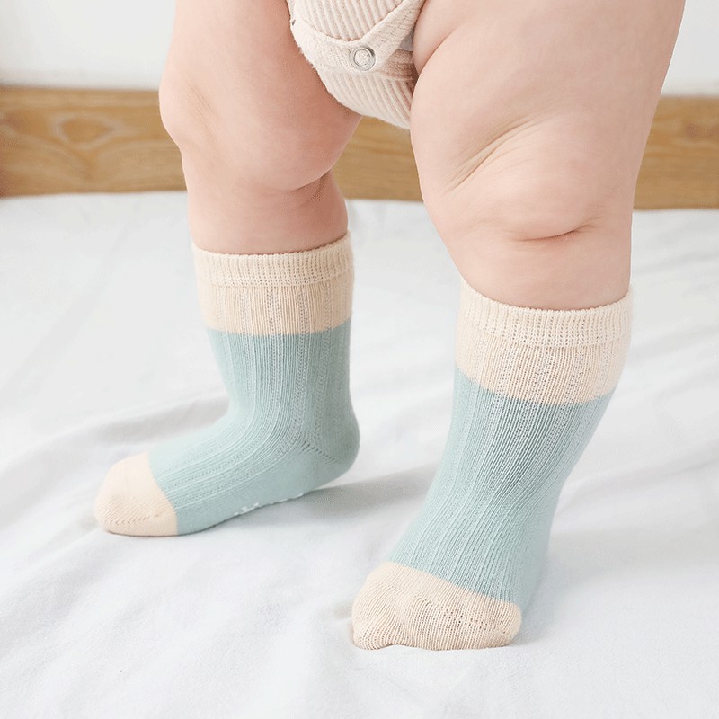 Tất cotton chống trượt tiện dụng cho trẻ em sơ sinh