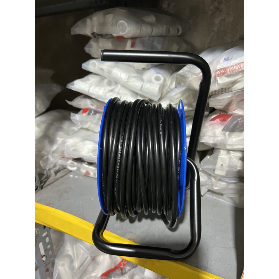 Ổ cắm Rulo LIOA QT20-2-15A ( 20m dây ) đa năng quay tay ( Bảo vệ quá tải bằng CB )