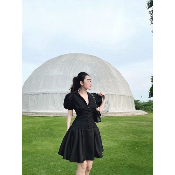 [Mã FAMARAL1 giảm 10K đơn 50K] Đầm dự tiệc dáng xòe phối nút sang trọng Crist Dress | BigBuy360 - bigbuy360.vn