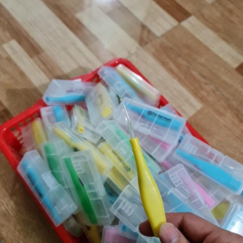 Dụng cụ lấy ráy tai có đèn tiện lợi và thông minh cho bé