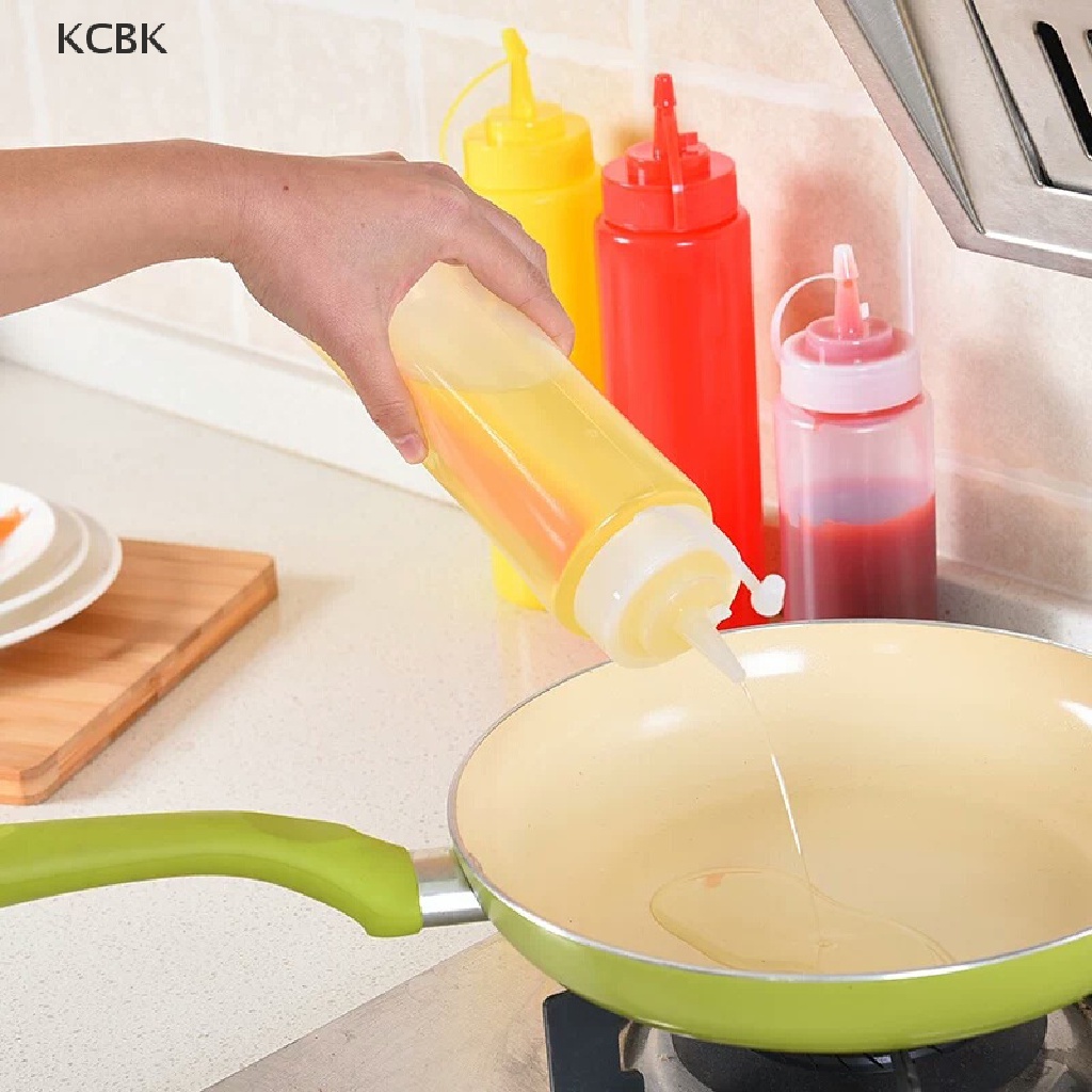 Chai Nhựa Rỗng Có Nắp Đậy Dùng Để Đựng Dầu Ăn Khi Đi Cắm Trại