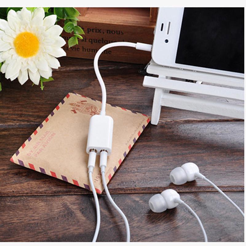 Cáp chia âm thanh từ 1 đầu cắm sang 2 ổ cắm 3.5mm