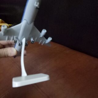 Mô hình máy bay tĩnh KLM 20cm B747 có bánh xe