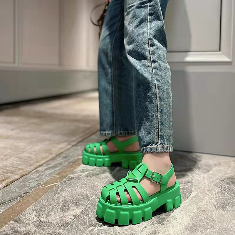 Giày sandal đế xuồng dày hở ngón chống nước kích thước lớn mới phong cách retro la mã thời trang mùa hè cho nữ