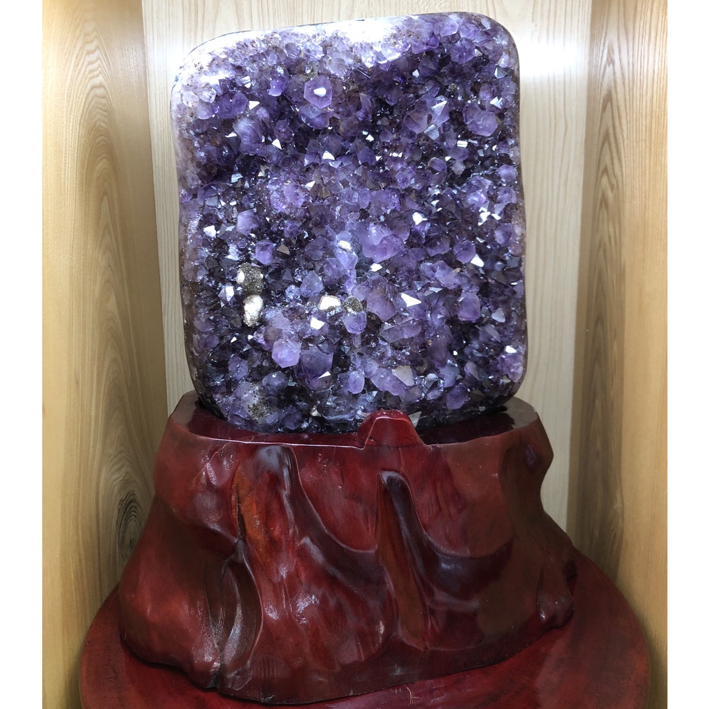 - Động Tinh Thể Tím Tự Nhiên VIP 6A - Kích Thước 41 x 32 cm x 18.8 Kg - Phong Thủy Thành Đô