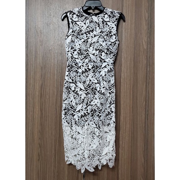 Đầm ren body thiết kế Lee Hoàng Sơn