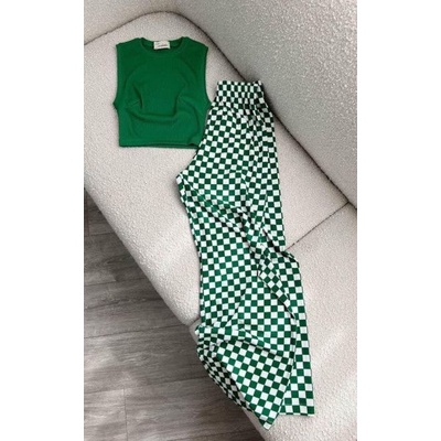 Quần ống sớ kẻ ô vuông phong cách