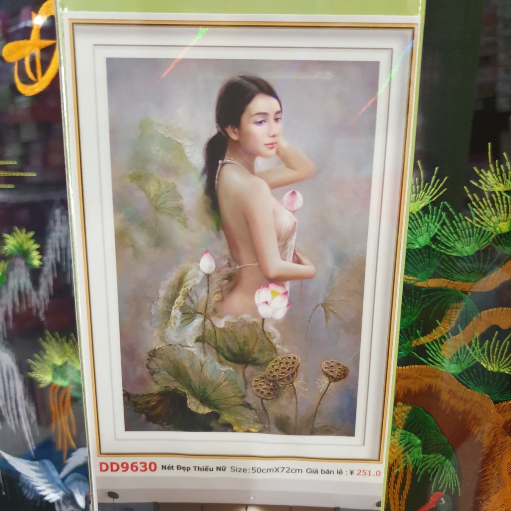 Tranh đính đá, thêu chữ thập Thiếu Nữ