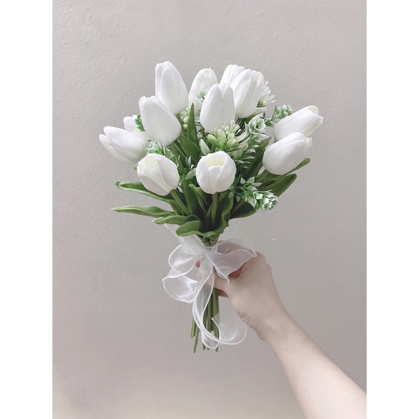 Hoa cầm tay cô dâu