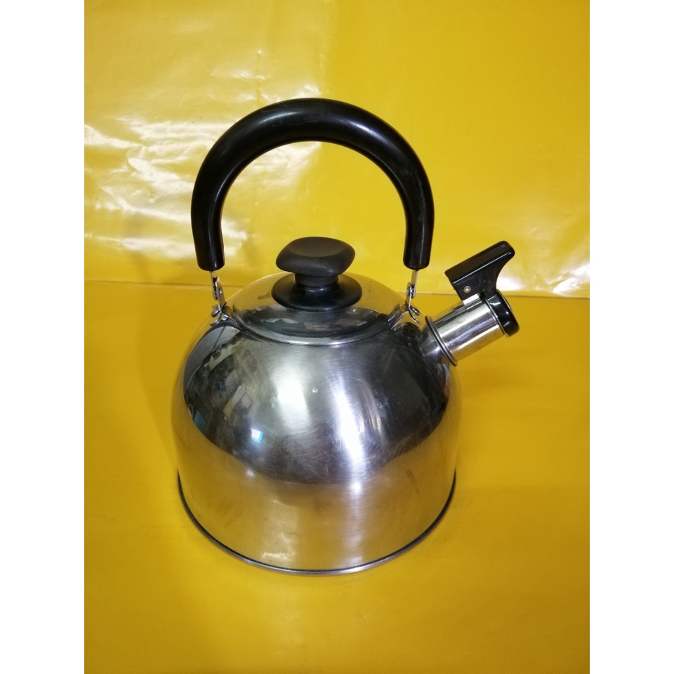 Ấm inox có còi hú nội địa Nhật (2L) (134), dùng được bếp từ